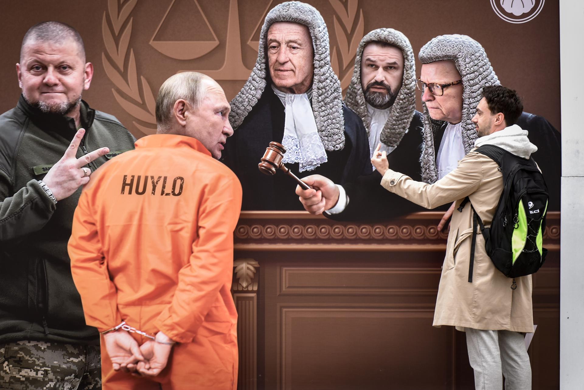 Vladimir-Putin-preso-cartaz-ucrânia