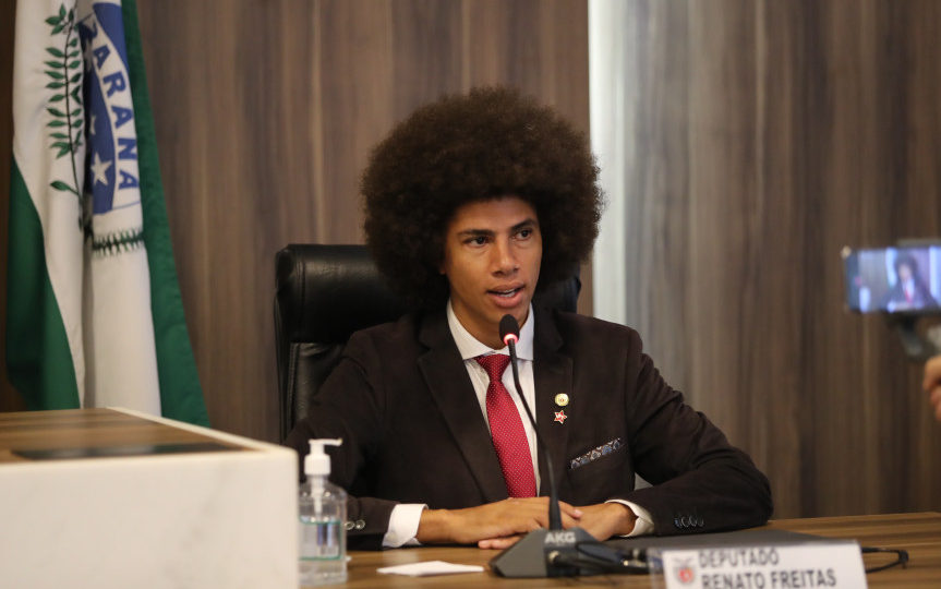 Renato Freitas (PT) foi submetido à revista pela PF no aeroporto de Foz do Iguaçu