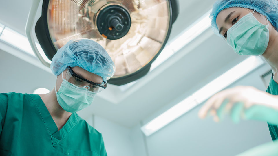Depois de quase 300 consultas em cinco anos, o britânico Herron recebeu alta da clínica de gênero, ficando com o corpo mutilado e extrema angústia física e emocional