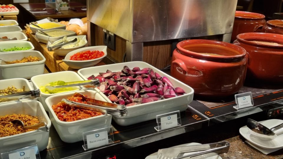 Hotel Deville Curitiba Batel abre buffet de sopas nas terças e quintas.