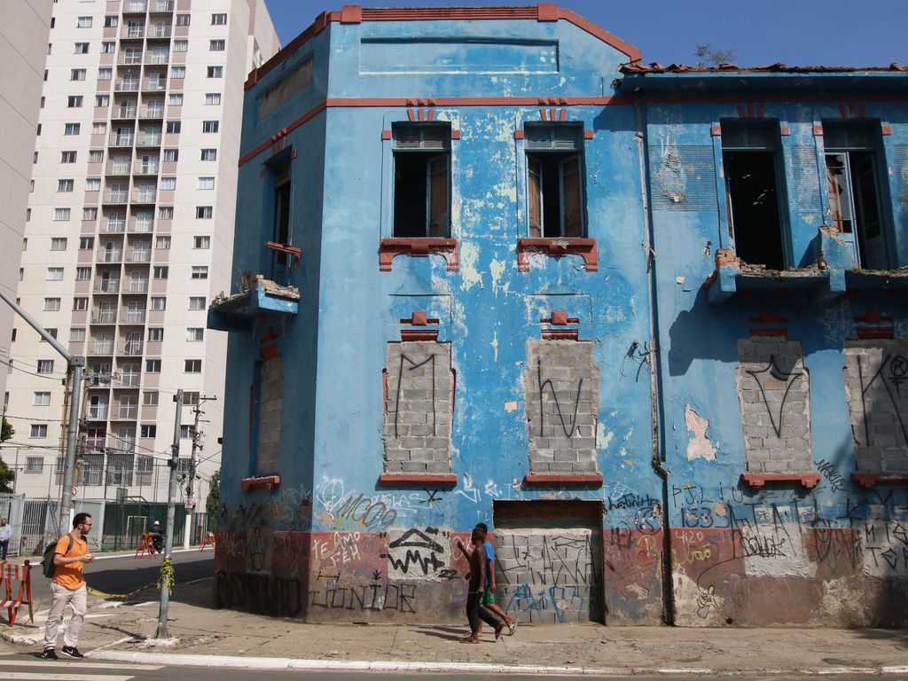 Região central de São Paulo com novo empreendimento imobiliário ao fundo