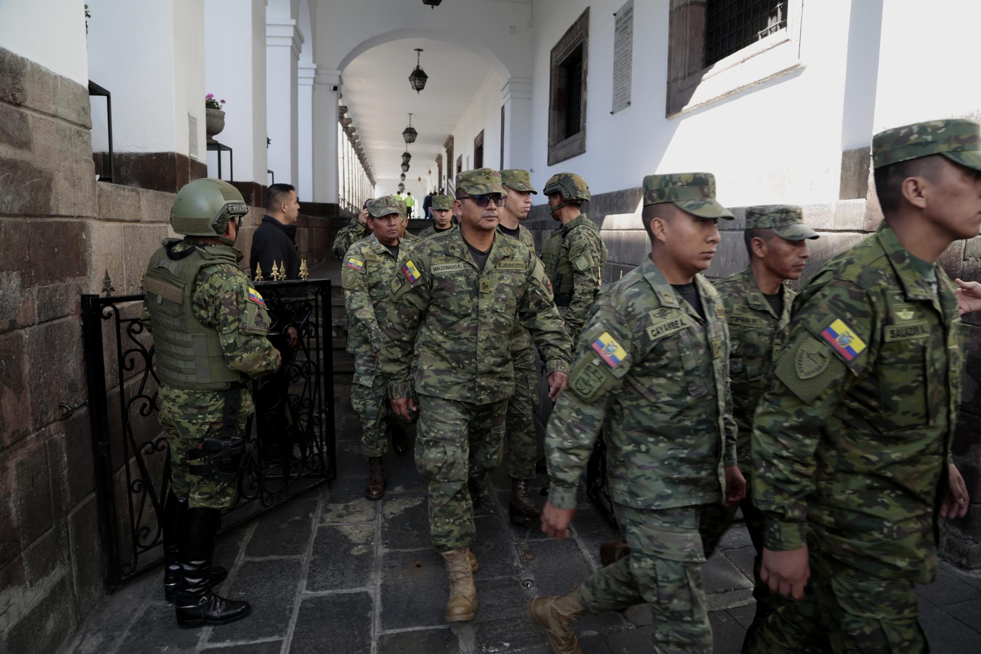 Militares-Palácio-Governo-Equador