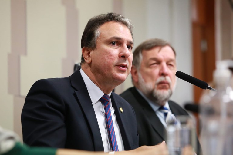 O ministro da Educação, Camilo Santana, tem a alfabetização como principal desafio.