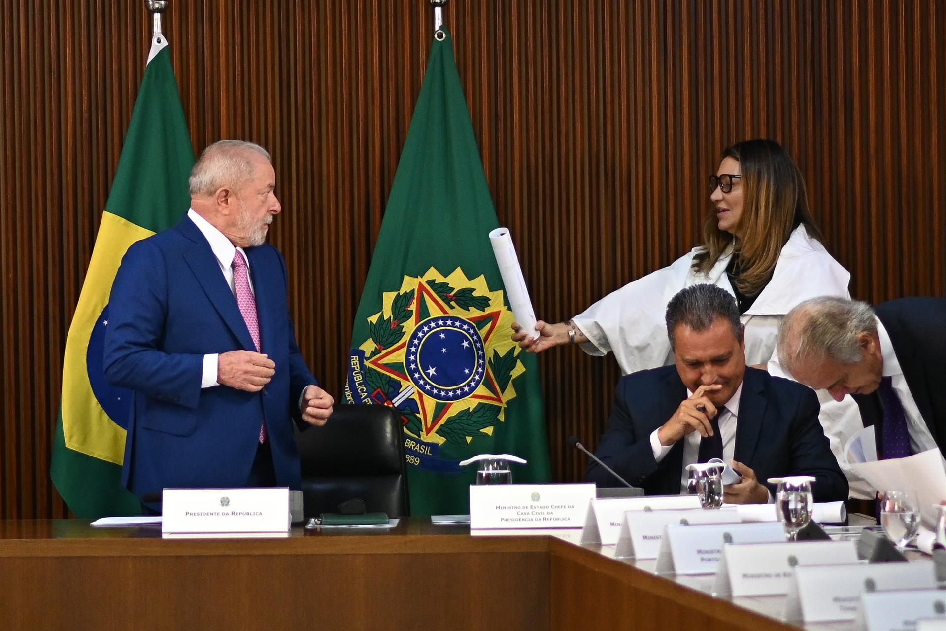 Lula e Janja, durante a primeira reunião ministerial do governo hoje, no Palácio do Planalto