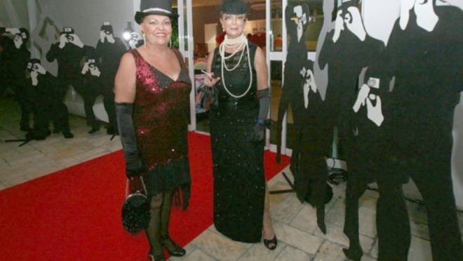 Como fazem há anos, as amigas Ilse Muradas (à esq.) e Margot Canet comemoraram na última quarta-feira seus respectivos aniversários com uma animada festa no Iate Clube de Caiobá, só para mulheres. O tema deste ano foi