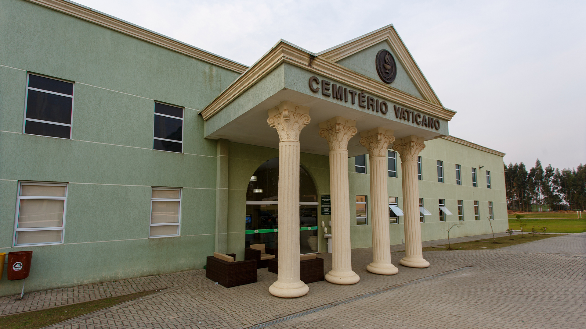 A Vaticano se baseia no tato, paladar, olfato, audição e visão para desenvolver a estrutura de cemitérios e velórios