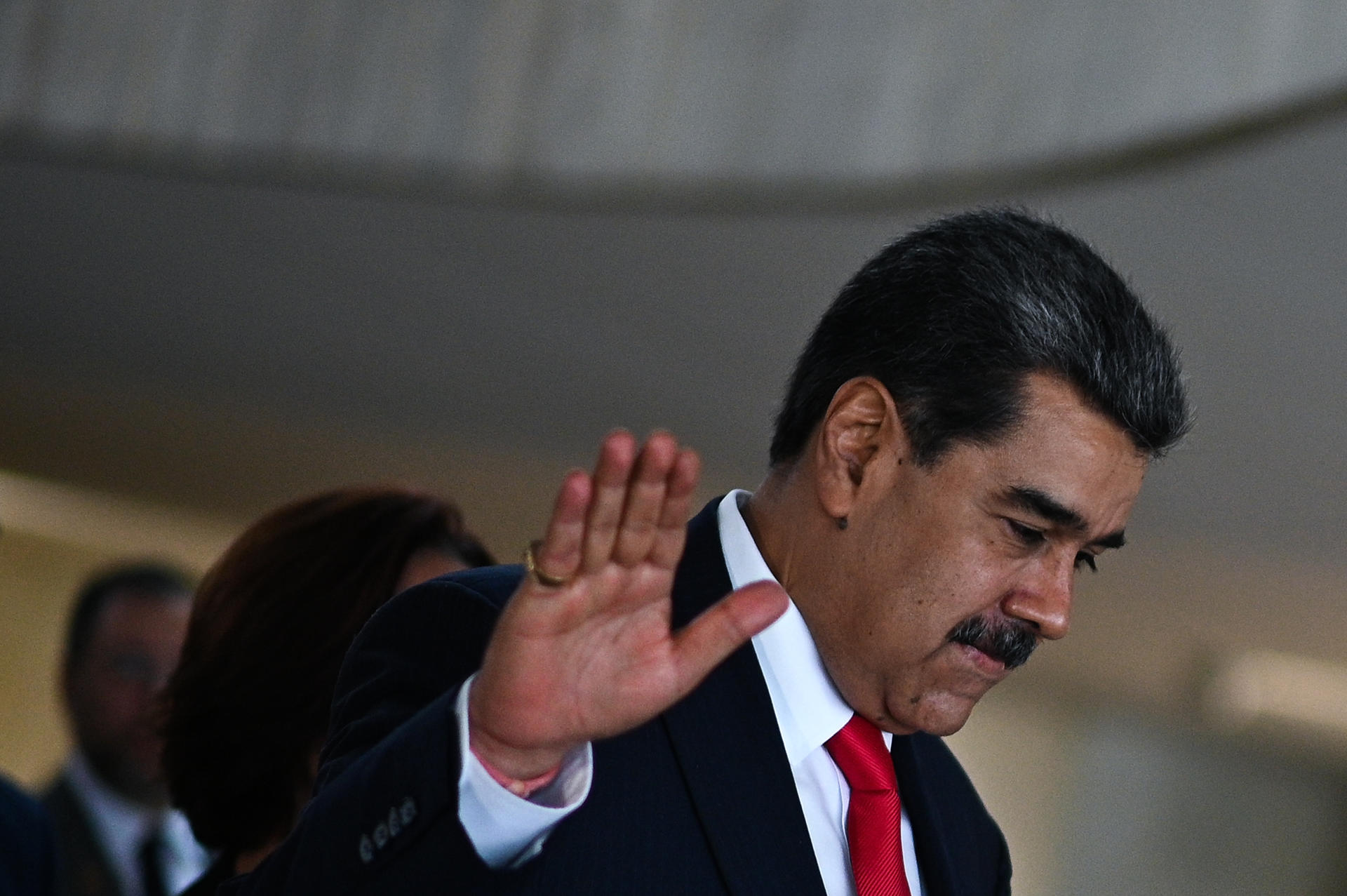 O ditador da Venezuela, Nicolás Maduro, após reunião com o presidente brasileiro, Luiz Inácio Lula da Silva, no Itamaraty, nesta segunda-feira (29)