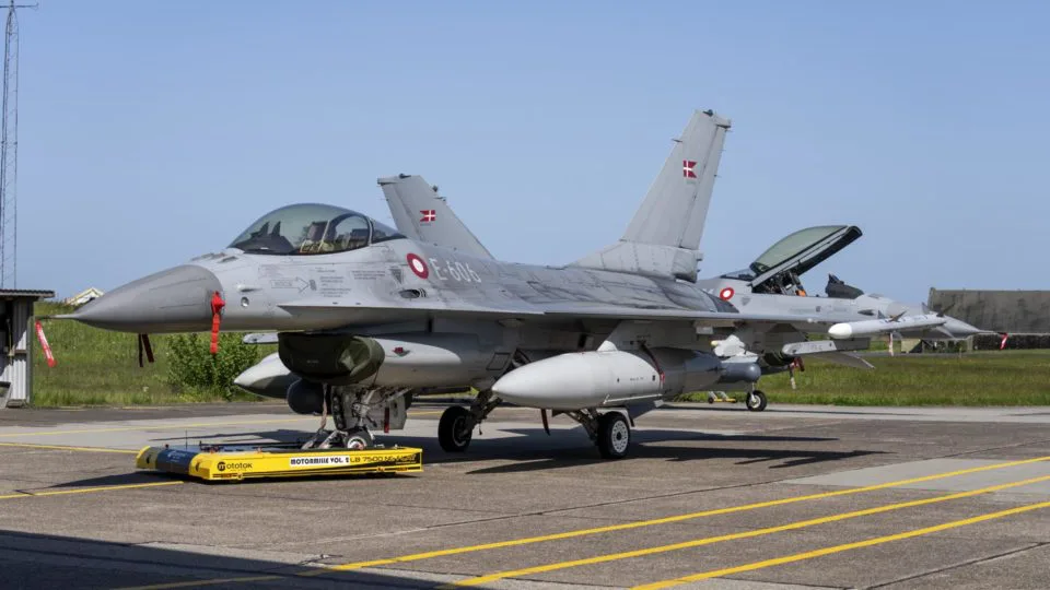 Caça F-16