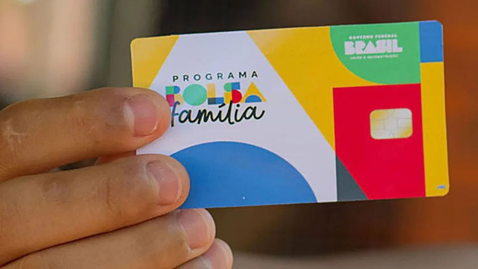 Bolsa Família programas sociais equidade eficiência