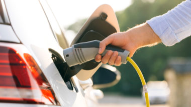 Com o crescimento da popularidade dos carros híbridos e elétricos, haverá aumento na oferta de eletropostos em todas as cidades e estradas do Paraná