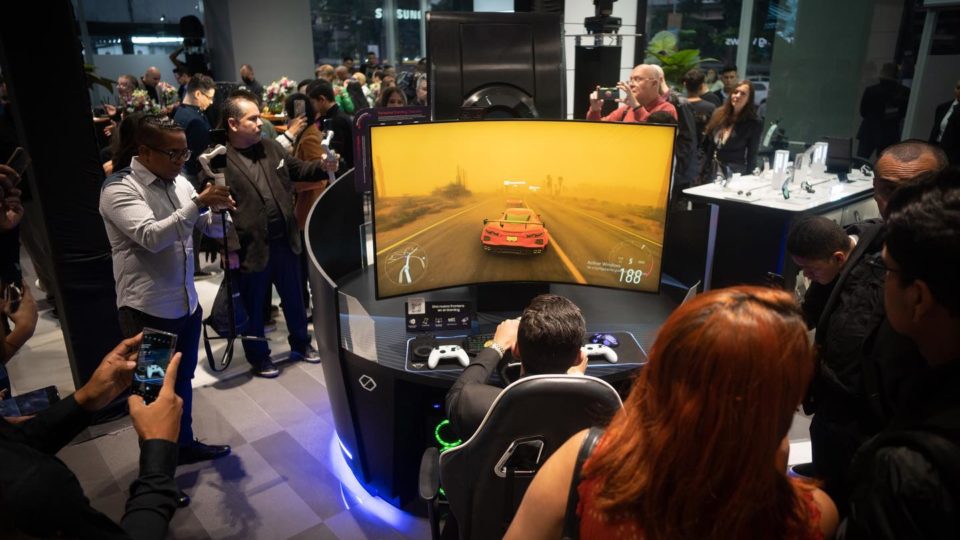Galeria Avanti comercializa artigos sofisticados, como uma televisão Samsung de US$ 110 mil