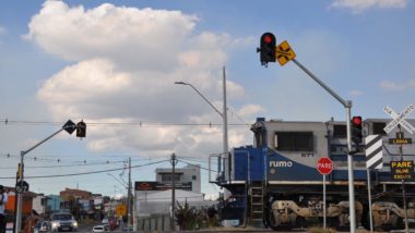 Trem da Rumo em ferrovia