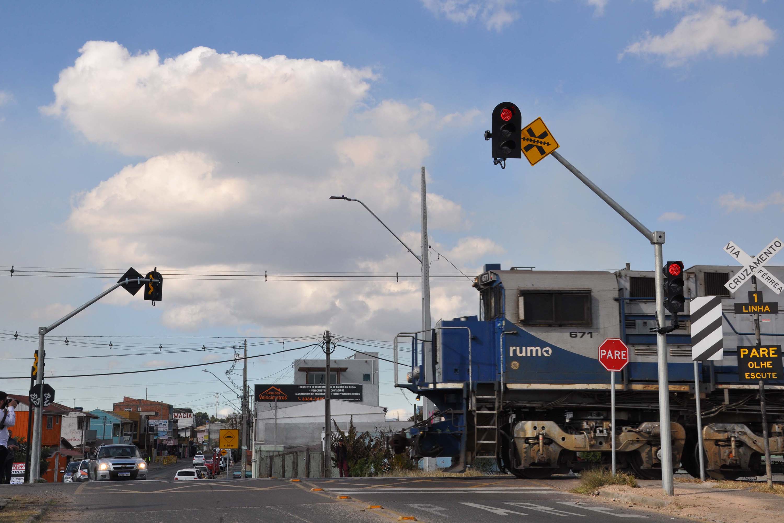 Ferrovia gerenciada pela Rumo passa por dentro de Curitiba