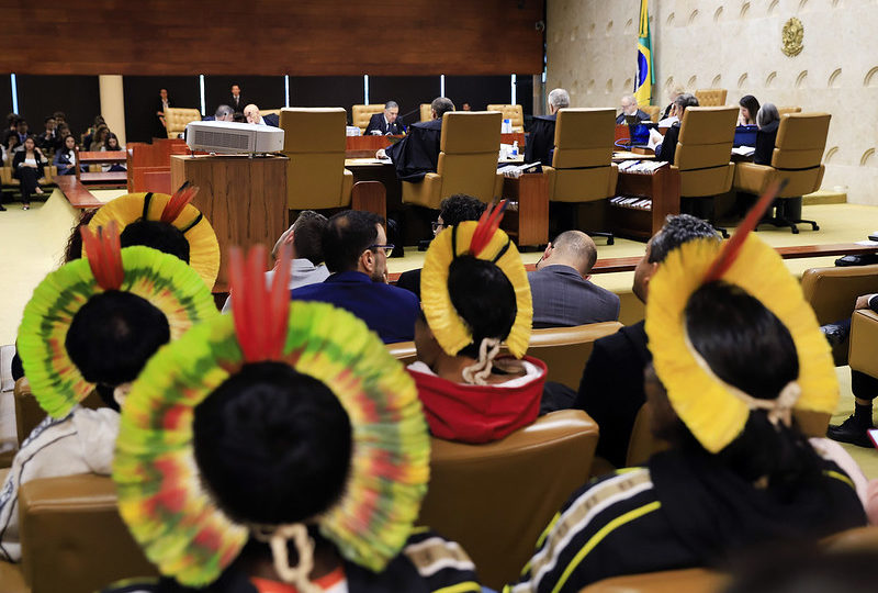 Marco temporal será debatido no STF. Indígenas acompanham sessão do STF em 31 de maio de 2023.