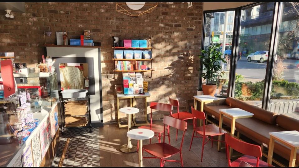 Fundado em março de 2022, café “O Anarquista”, em Toronto, no Canadá, ganhou sobrevida com doações financeiras