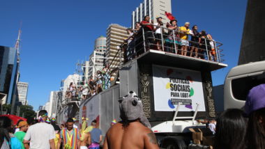 Verba para parada gay e para museu da diversidade colocam Tarcísio em conflito com a direita