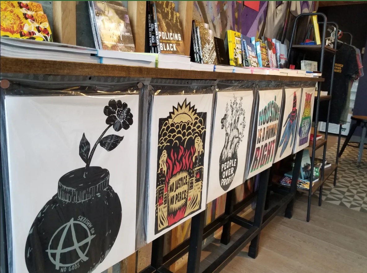 Proprietário do café canadense “O Anarquista” atribuiu a insustentabilidade de seu negócio “anticapitalista” à falta de apoio de investidores