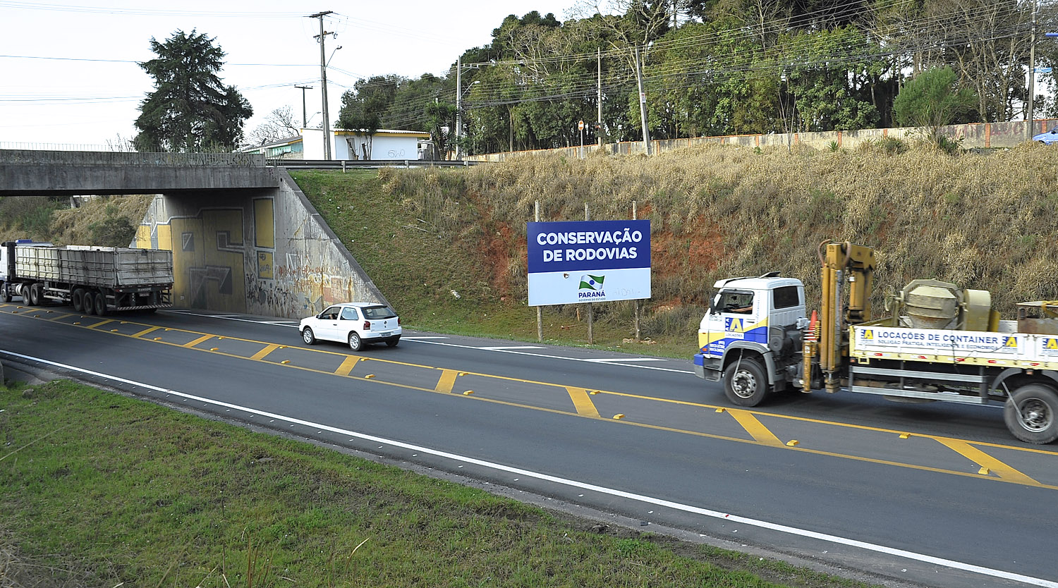 O Contorno Norte de Curitiba recebe um grande fluxo de veículos e tem apenas 1,3 km de pista dupla em mais de 22 km de extensão.