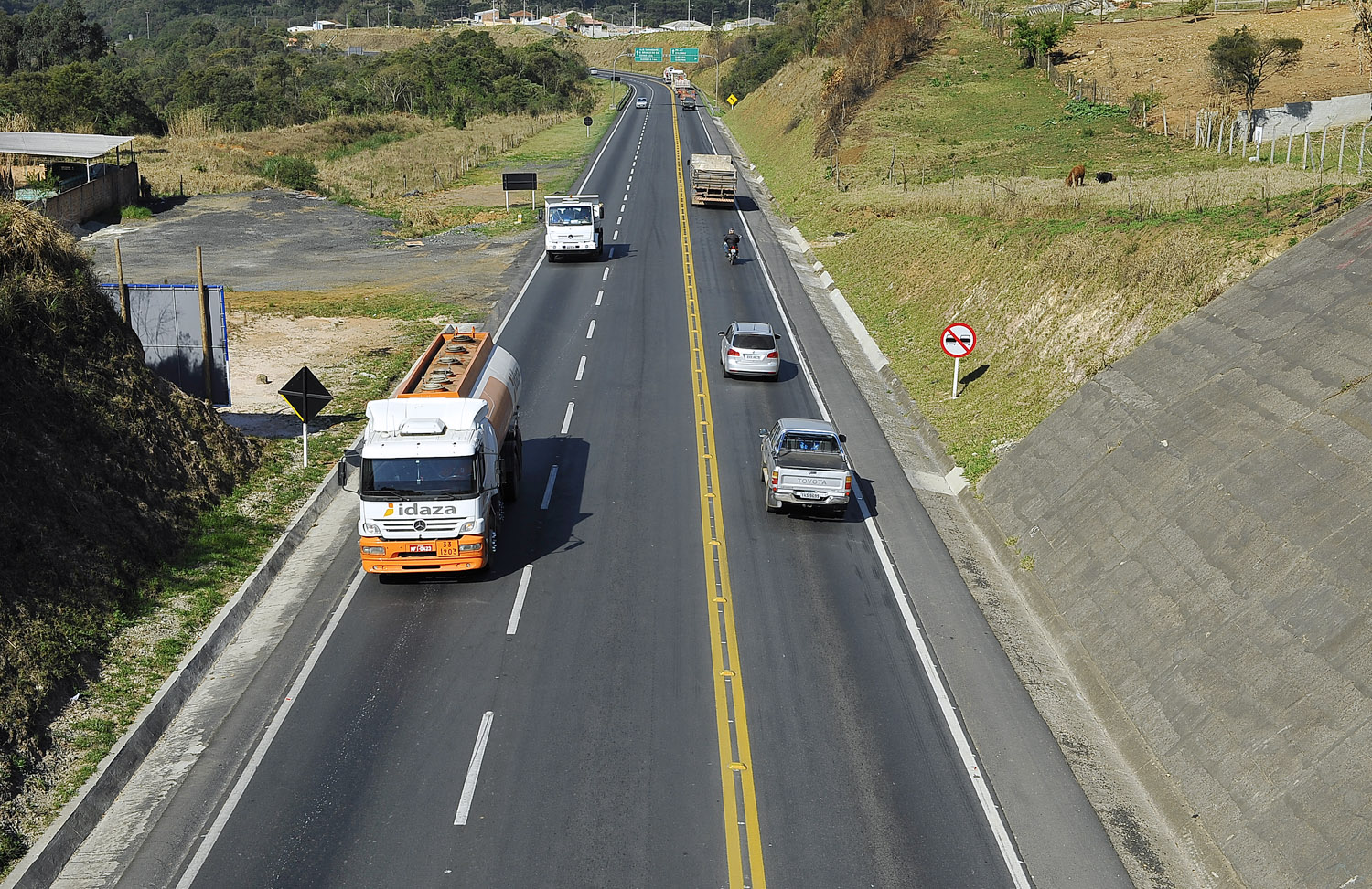 De acordo com a Polícia Rodoviária Estadual, parte dos motoristas não respeita os limites de velocidade no Contorno Norte de Curitiba, o que se reflete em expressivos acidentes graves na rodovia.