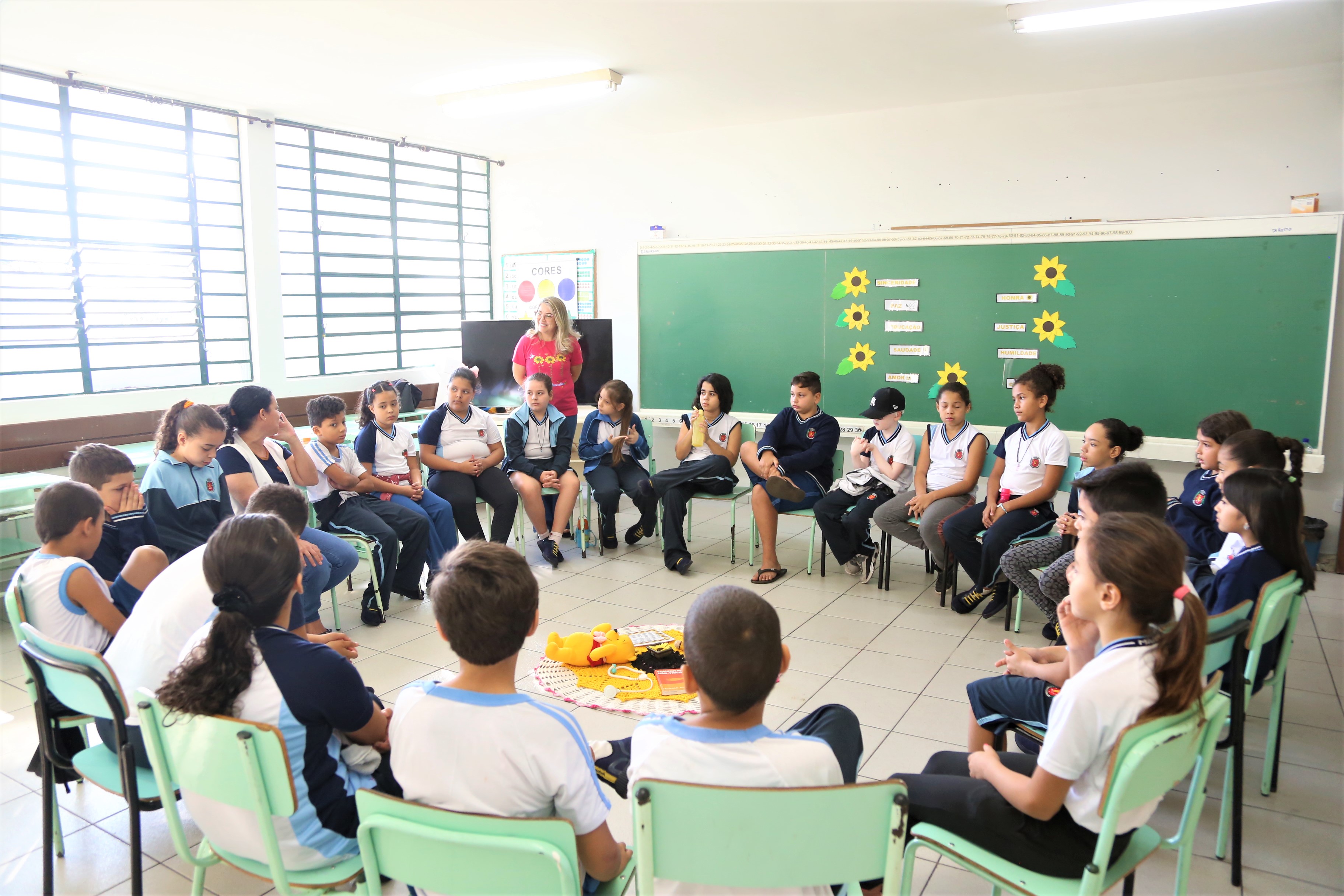 Alunos da rede pública de Maringá em prática de justiça restaurativa