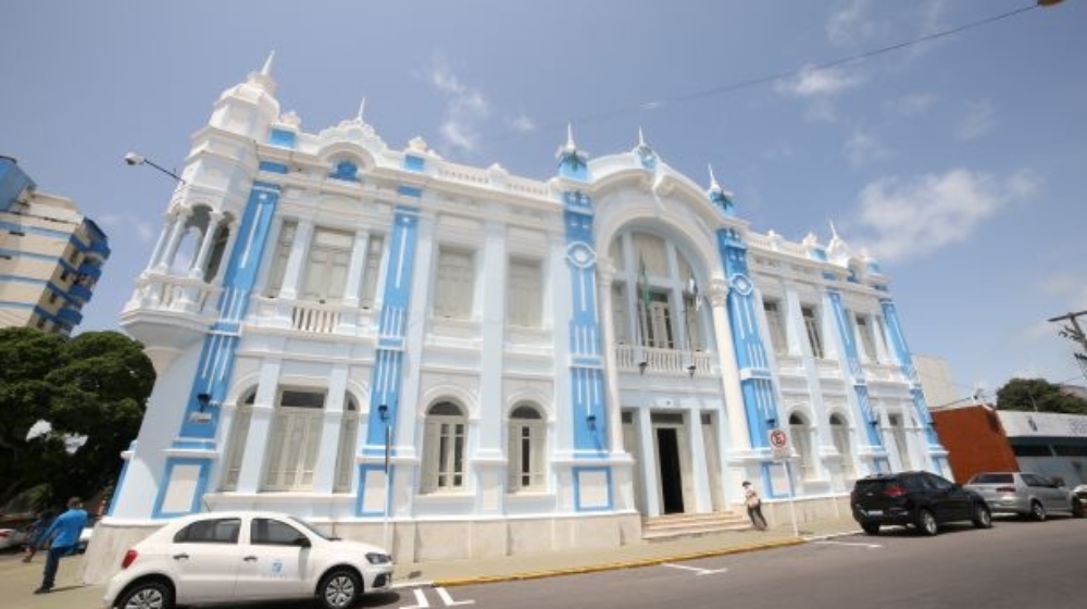 Ex-prefeito Carlos Eduardo lidera a corrida à prefeitura de Natal nas eleições municipais de 2024 segundo o Paraná Pesquisas.