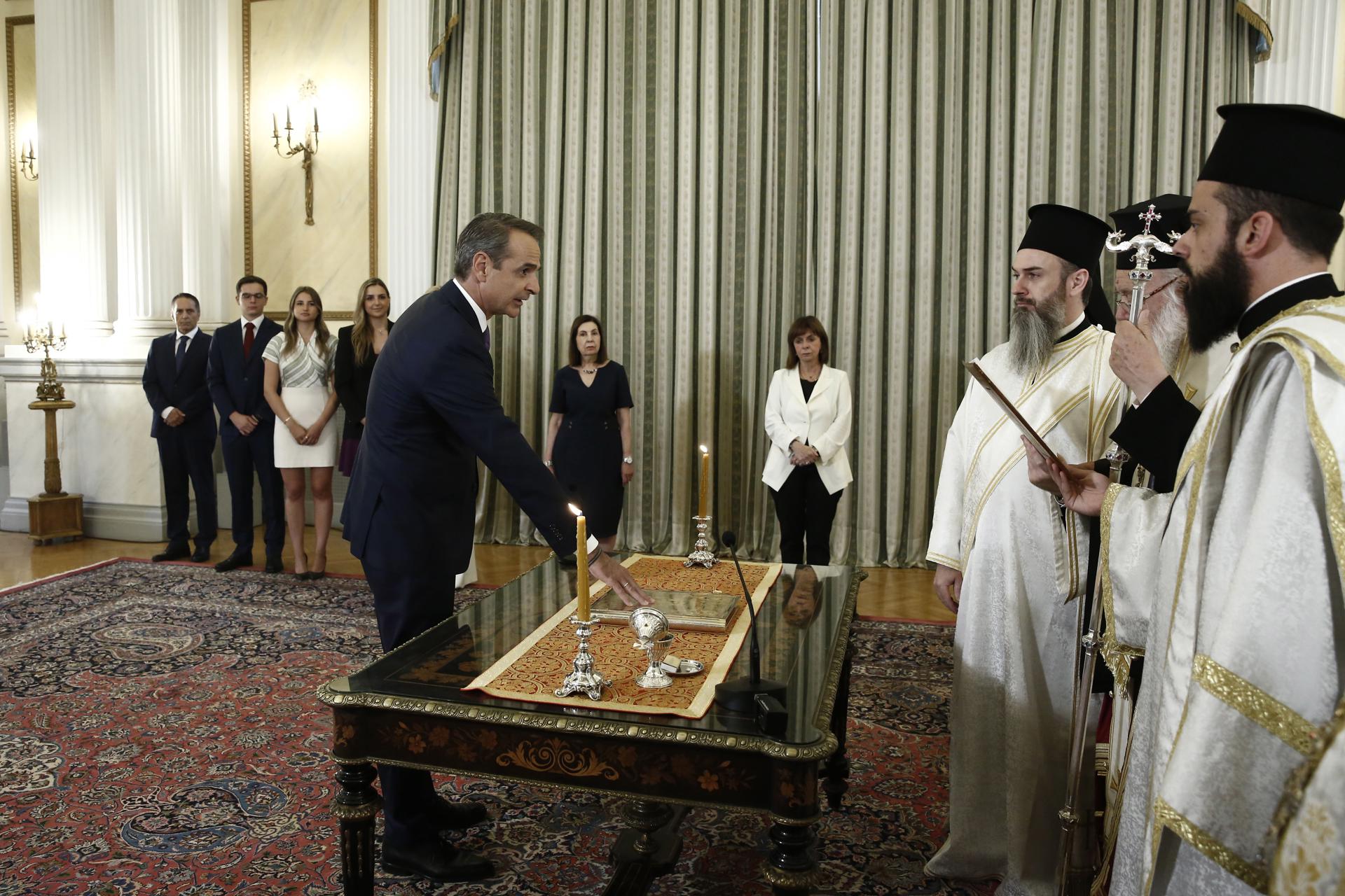 Kyriakos Mitsotakis durante a cerimônia de posse como primeiro-ministro da Grécia, ocorrida nesta segunda-feira (26)