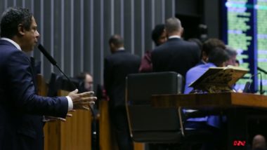O deputado Orlando Silva (PCdoB-SP) durante sessão que votou a urgência da PL 2630, das Fake News, no dia 25 de abril de 2023.