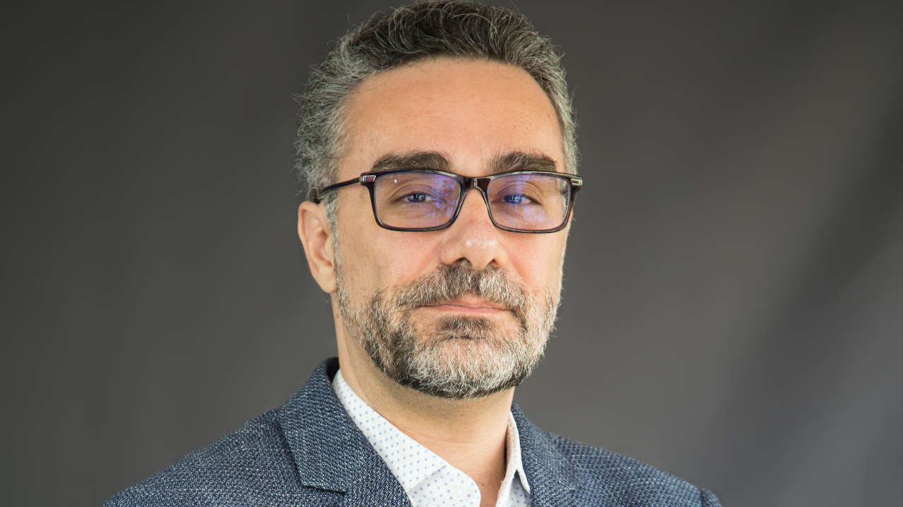 Cancelar concessão é típico de regimes autoritários que controlam a imprensa, diz jurista