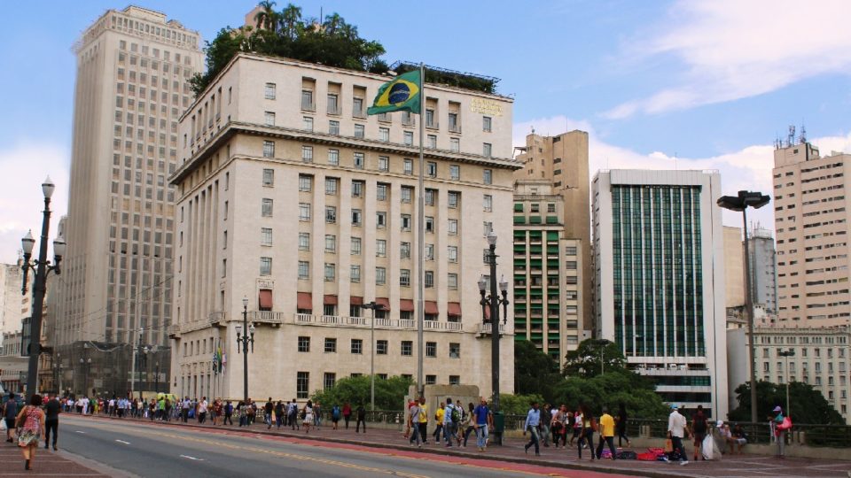 Partidos disputam prefeituras do estado de SP: litoral e interior mais alinhados com a direita