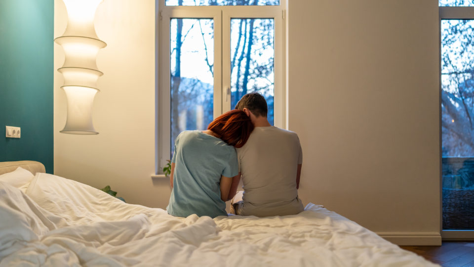 Em um momento marcado por alternativas ao casamento tradicional, a fidelidade conjugal continua sendo a melhor fonte de prosperidade as famílias.