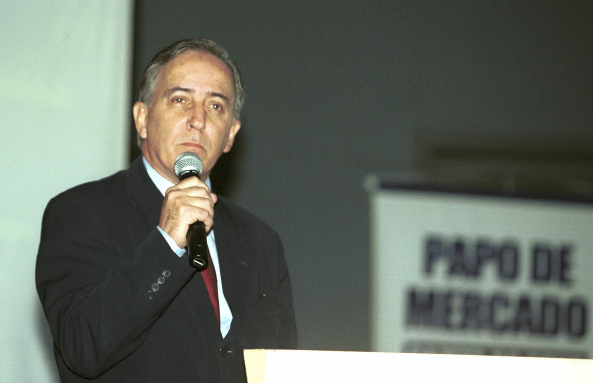 O publicitário Carlos Rogério Florenzano morreu na noite desta quinta-feira (29), em Curitiba.