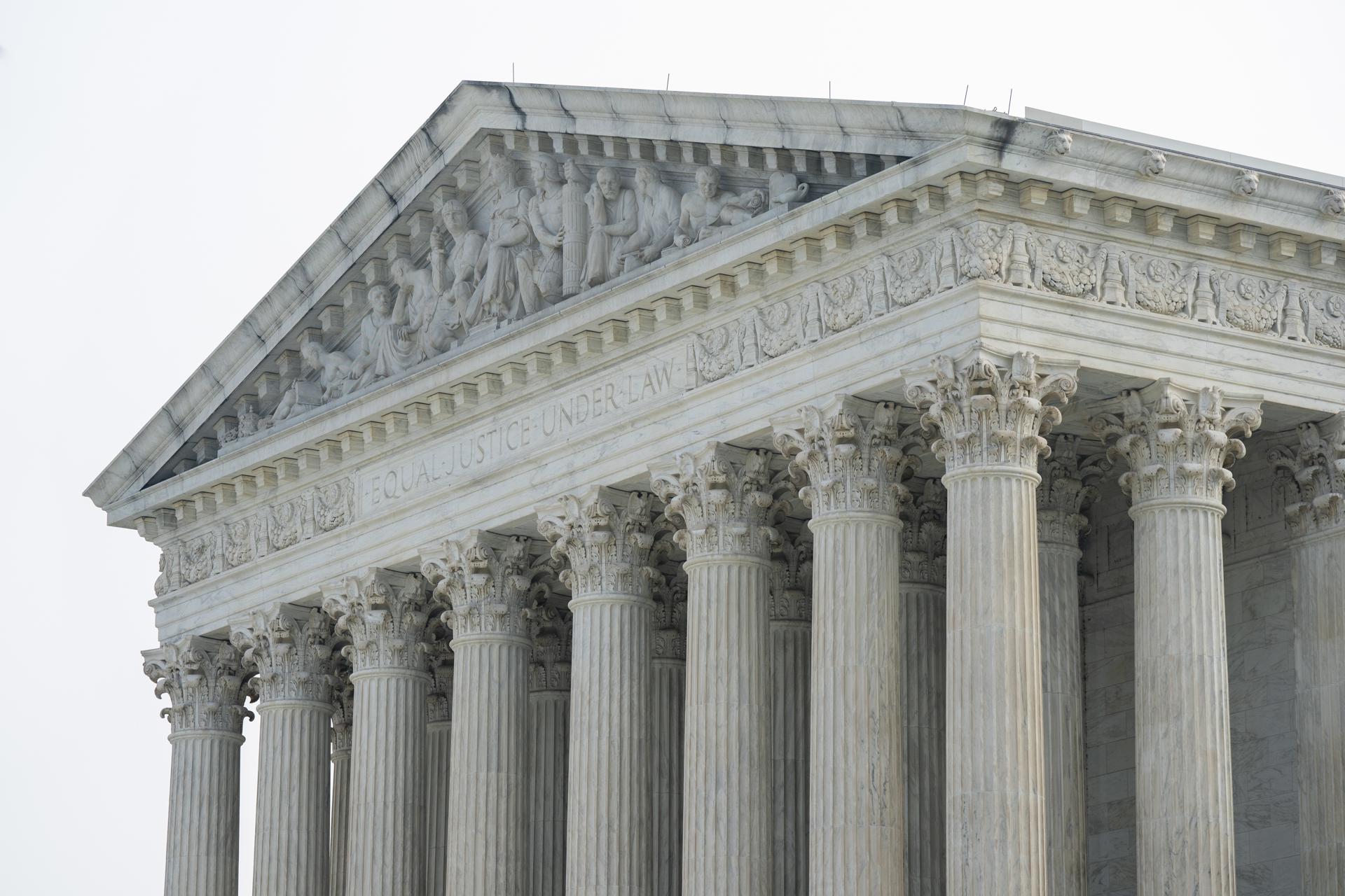 A Suprema Corte dos Estados Unidos decidiu que cristãos conservadores podem se recusar a fornecer serviços comerciais para casamentos entre pessoas do mesmo sexo.