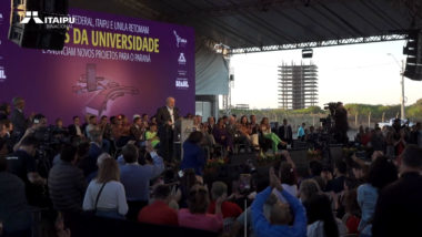 Lula esteve em Foz do Iguaçu anunciando a retomada das obras de construção do campus da Unila.
