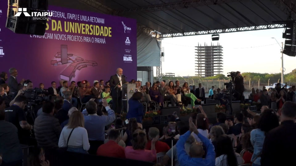 Lula esteve em Foz do Iguaçu anunciando a retomada das obras de construção do campus da Unila.