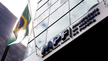 Fachada do prédio do Ministério Público Federal no Paraná, em Curitiba.