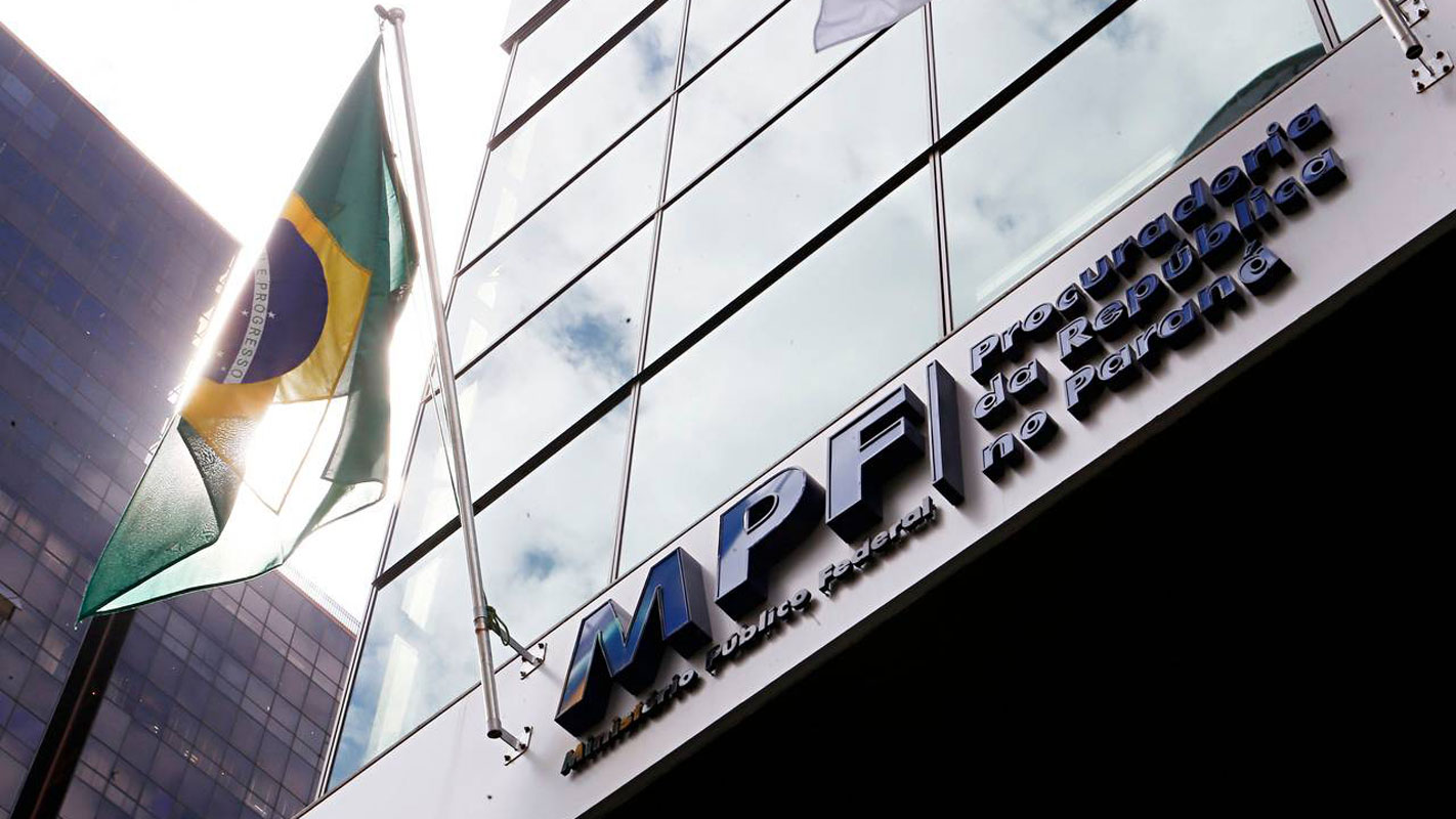 Fachada do prédio do Ministério Público Federal no Paraná, em Curitiba.