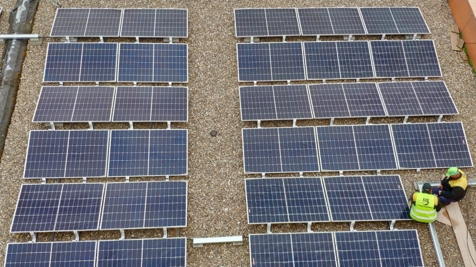 Os sistemas fotovoltaicos de pequenas usinas ou usinas residenciais e comerciais contratados a partir de janeiro de 2023 serão taxados progressivamente