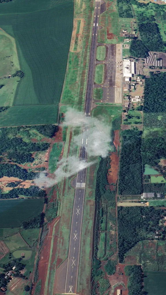 Extensão da pista (abaixo, sinalizada com X), ainda não teve a homologação de uso concedida pela Anac.