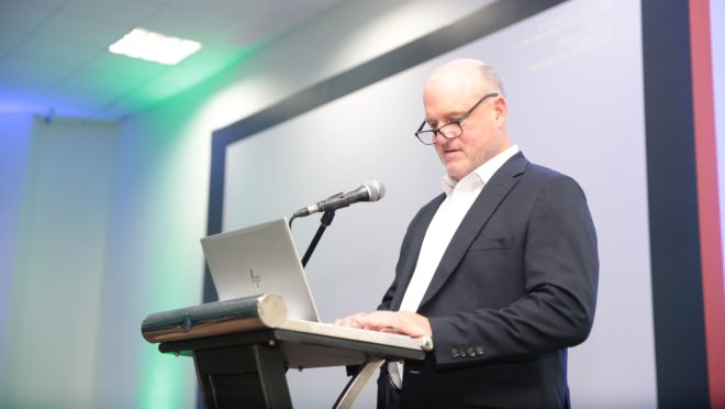 Tubo de Ensaio: Christopher Kerr e as lições aprendidas com os sonhos e