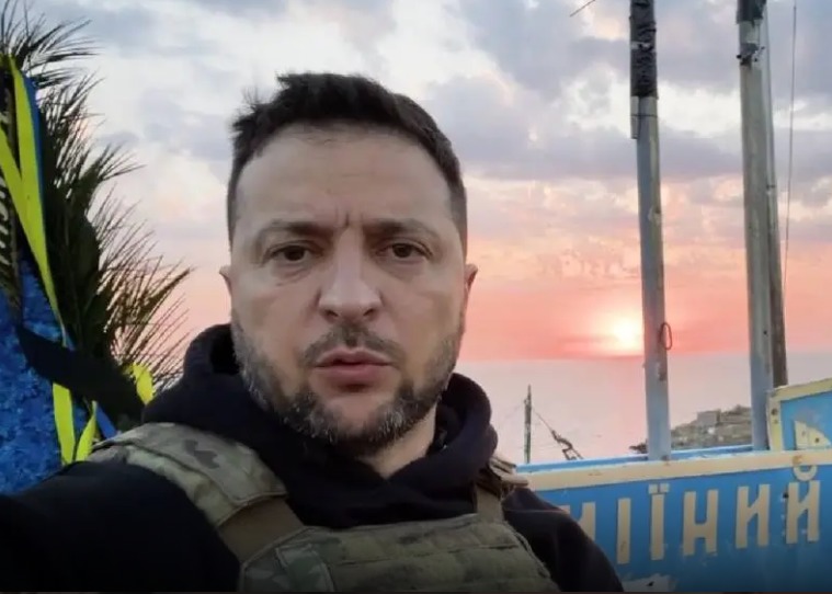 O presidente Volodymyr Zelensky gravou uma mensagem para os soldados ucranianos na Ilha das Obras, reconquistada em junho.