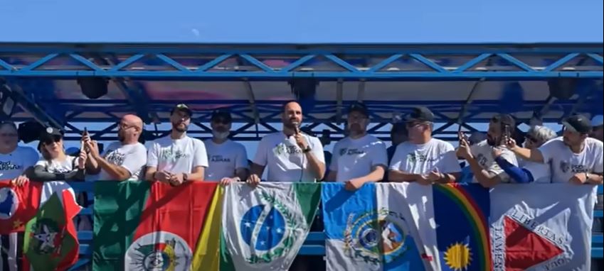 Eduardo Bolsonaro participa de evento pró-armas em Brasília