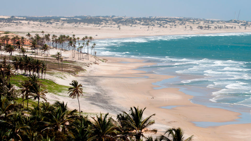A Praia da Lagoinha foi batizada assim por conta das diversas lagoas de água doce encontradas na região