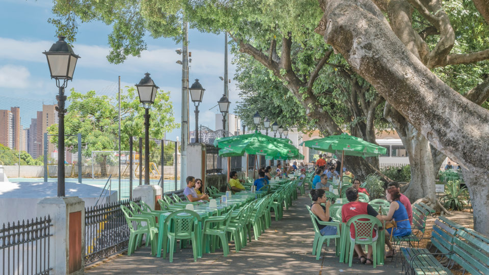  Também conhecida como Passeio Público, a Praça dos Mártires é a mais antiga da cidade, fundada em 1864