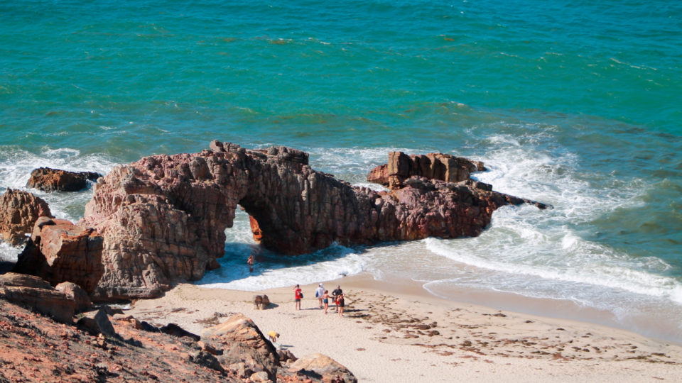 Jericoacoara é um ambiente rústico e charmoso, com ruas de areia e uma atmosfera pacífica 