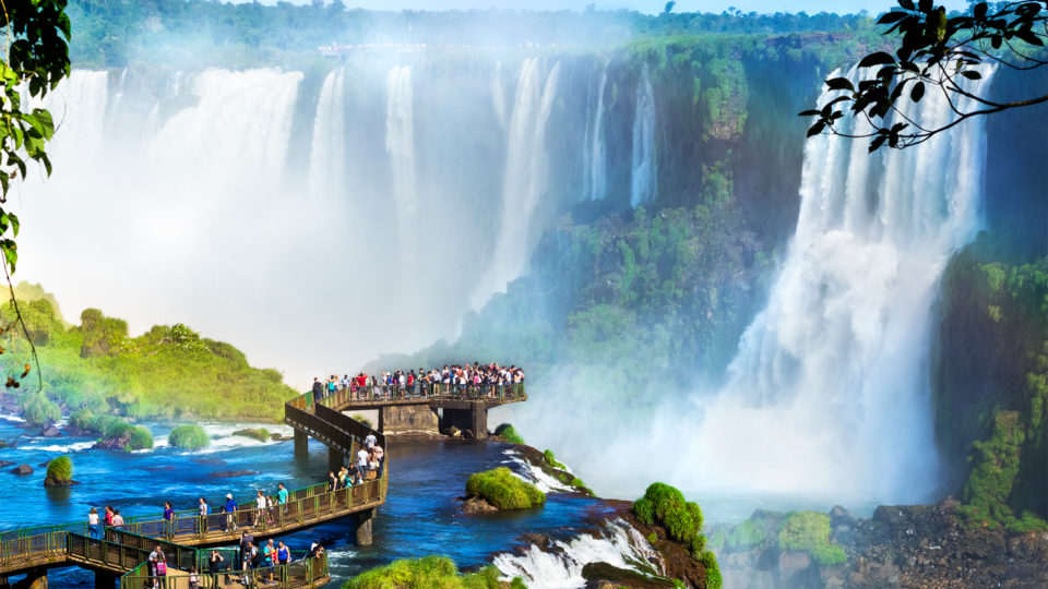 Foz de Iguaçu possui diversos pontos turísticos impressionantes como as Cataratas do Iguaçu