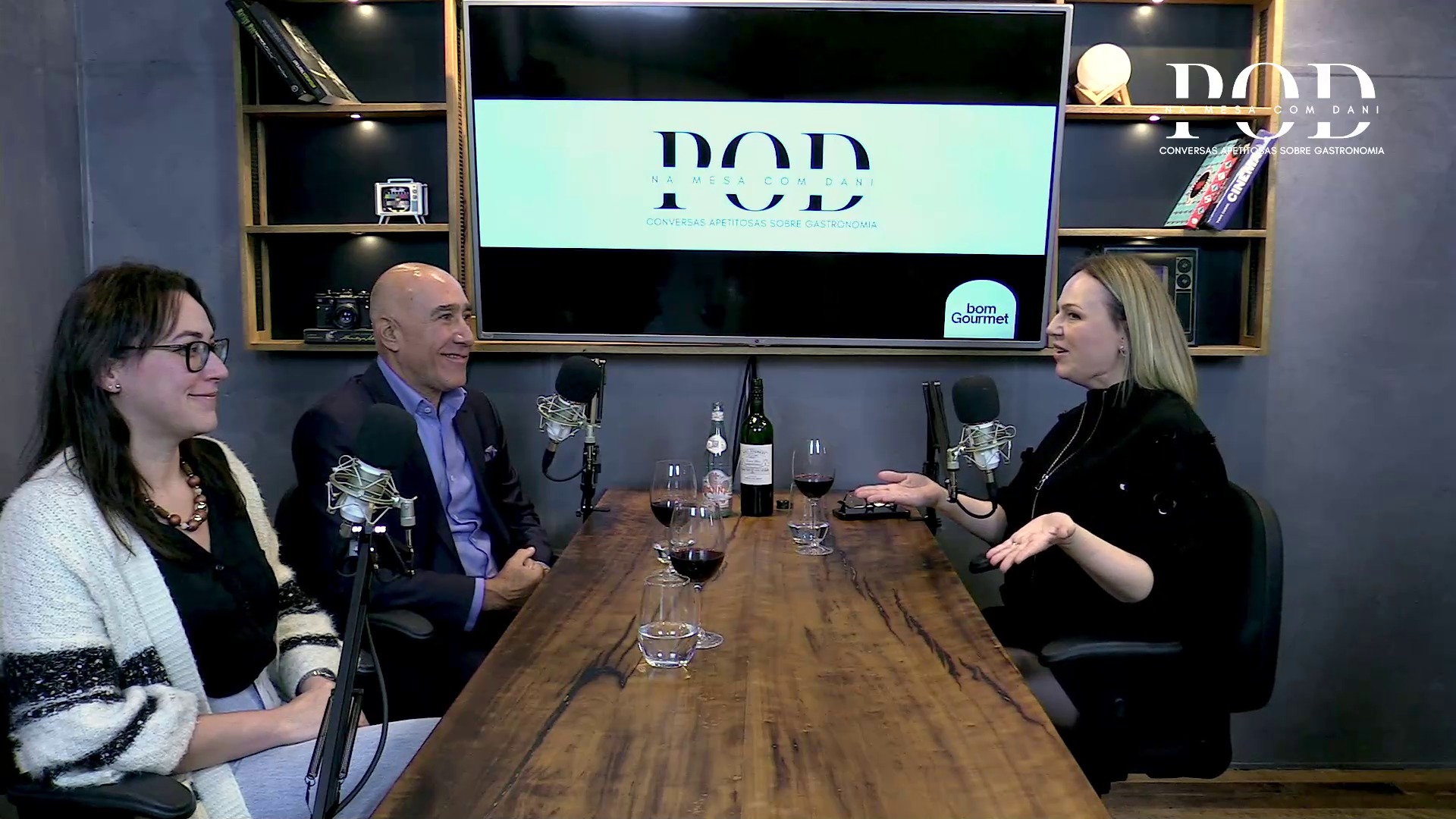 Na Mesa Com Dani: terceiro episódio recebe o restaurateur Marcelo Fernandes e a head do Bom Gourmet Caroline Olinda.