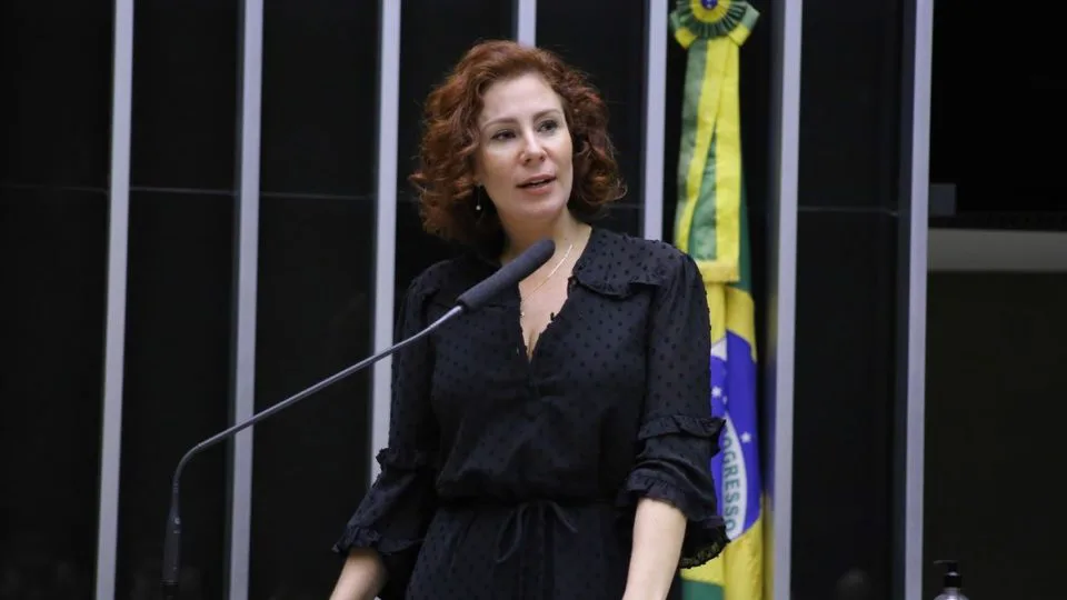 Processo que pode tornar Carla Zambelli (PL) inelegível por oito anos vai para a Justiça Eleitoral de SP