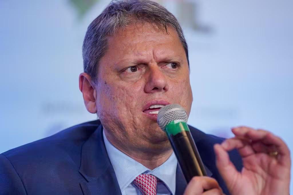 Tarcísio é avaliado como principal líder conservador por parlamentares de direita.