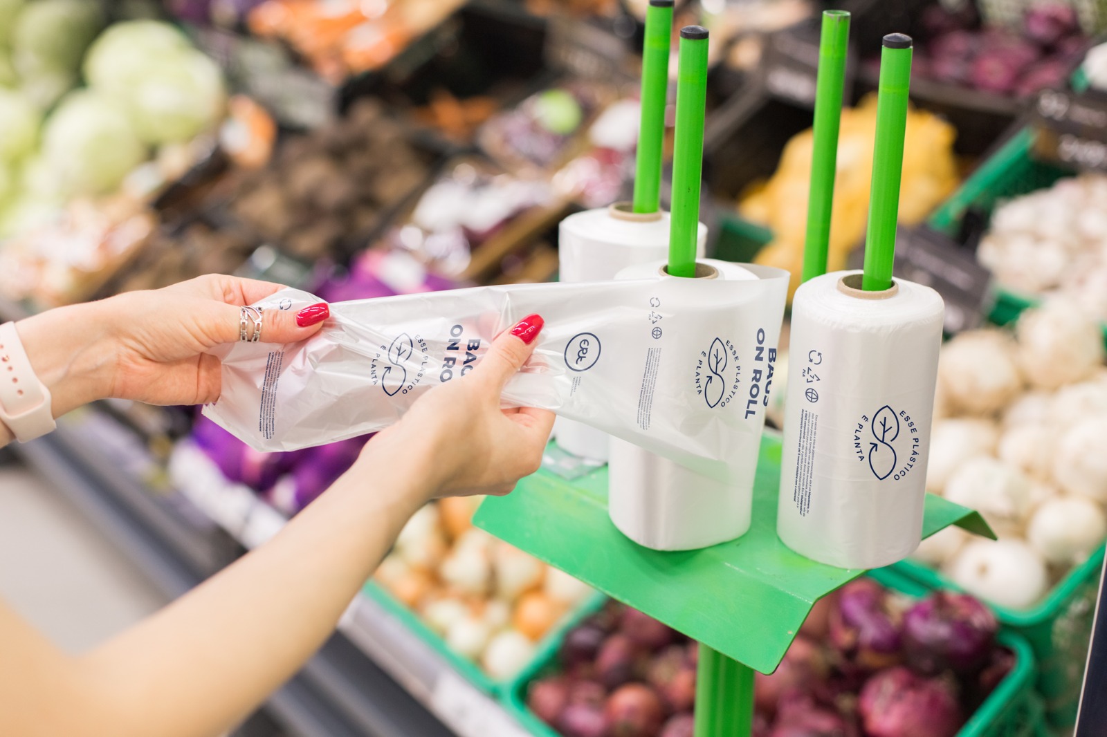 A ERT produz bioplástico compostável a partir do ácido lático, produzido pela cana-de-açúcar, que pode ser utilizado em diferentes materiais, como sacolas plásticas, talheres e outros.