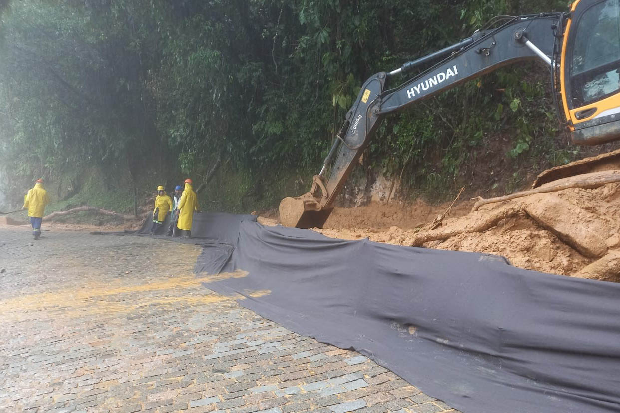 Liberação da Estrada Graciosa é antecipada e tráfego de veículos foi retomado no sistema pare e siga.